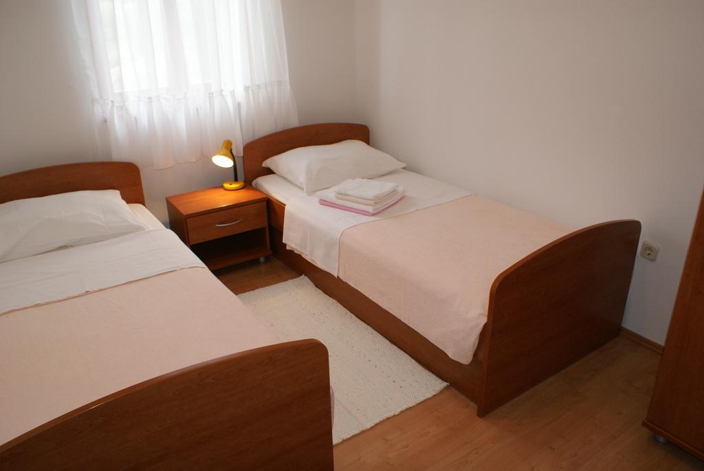 Apartments Vodopija 300M To The Beach Sveti Filip i Jakov Zimmer foto